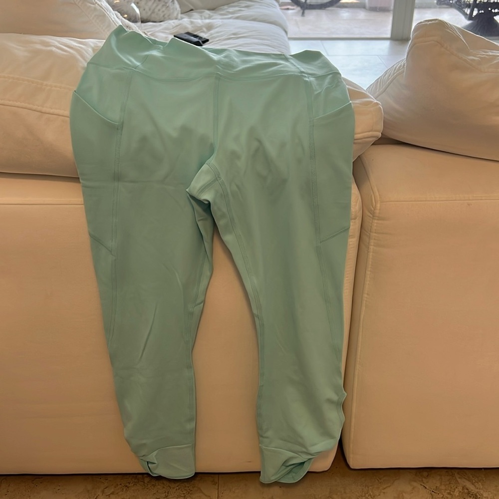 Fabletics Crop Legging